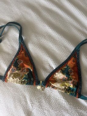 PRAGUE BIKINI TOP IN ANTIGUA